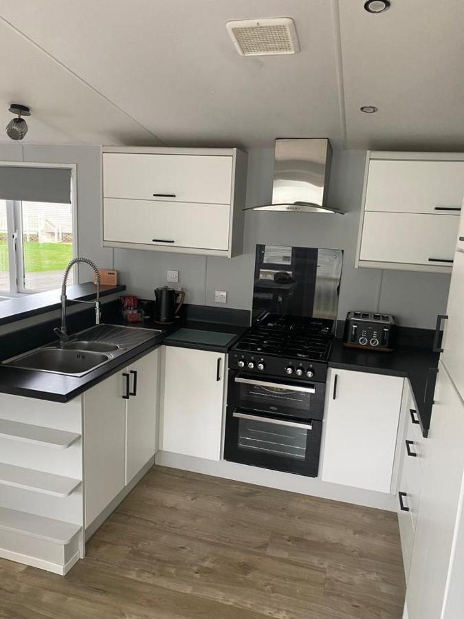 Kingfisher Quay Lodge 클랙톤온씨 외부 사진